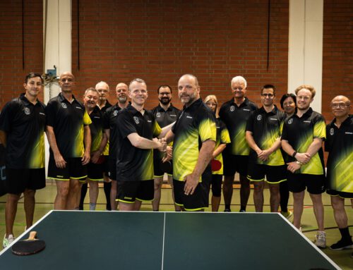 Der Altstadt-Juwelier spendet neue Trikots für die Tischtennisabteilung